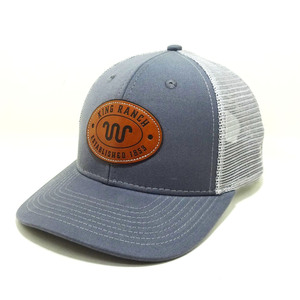 Gorra de camionero semicurva estructurada de 6 paneles con cierre Snapback Gorra de béisbol de malla con parche de cuero personalizado con MOQ bajo - Product Image 2