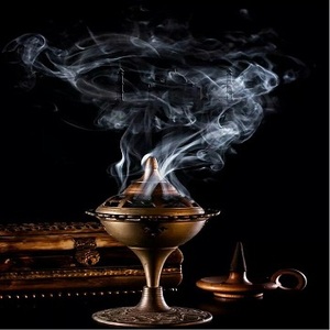 La manera perfecta de relajarse después de un largo día: quemando chips Oud. - Product Image 6