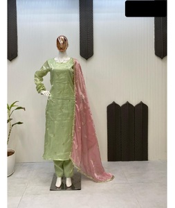 La última ropa de festival de boda lista para usar para mujeres Estilo indio pakistaní Salwar Kameez con Jimmi Cho Dupatta - Product Image 1