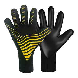 Gants de gardien de but avec poignée supérieure et protège-doigts en latex allemand personnalisables pour les joueurs de football professionnels - Product Image 6
