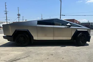 Tesla Cybertruck Cyberbeast 2024 en perfecto estado - Product Image 4