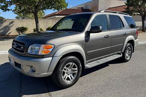 Toyota Sequoia SR5 d'occasion en excellent état, modèle 2003 - Product Image 2