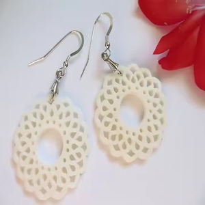 Boucles d'oreilles personnalisées en corne et pierres précieuses pour femmes avec décoration murale de boîtes artisanales en bois, idéales pour les fêtes et les mariages - Product Image 3