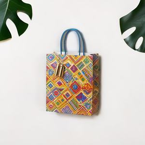 Sang trọng thân thiện với môi Kraft Túi Quà Tặng giấy với logo dập nổi treo tag lò vi sóng an toàn tùy chỉnh kích thước tùy chọn - Product Image 5