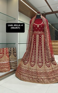 Ropa festiva ligera de calidad estándar, Lehenga Choli de terciopelo en tonos pastel con bordado minimalista para regalar - Product Image 5