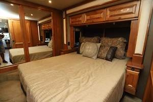 Autocaravana T-i-f-f-i-n RV B-r-e-e-z-e 31BR 2019 Usada en Buen Estado, Autocaravana Plegable de Aluminio de Alto Rendimiento con Doble Amortiguación - Product Image 2