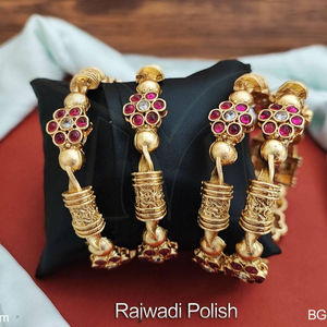 Kemp Design-Conjunto de pulseras de joyería para fiesta, Set de 4 pulseras de diseño de esmalte de raywadi - Product Image 1