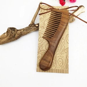 Peigne en bois de pêche naturel le plus vendu avec des dents fines pour le coiffage des cheveux, le soin du cuir chevelu et l'entretien quotidien, disponible au meilleur prix - Product Image 5