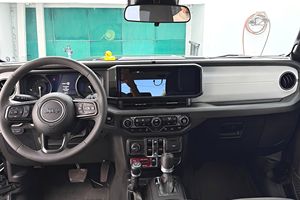 JEEP WRANGLER WILLYS 4XE 2024 USADO, con Volante a la Izquierda/Derecha - Product Image 3