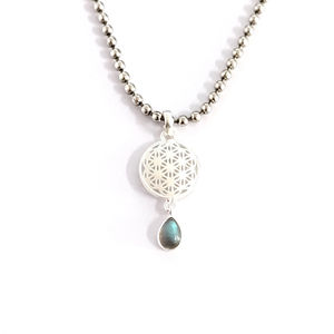 Pendentif géométrique en labradorite (1,8 gramme) avec technologie d'incrustation à sertissage clos - Product Image 1