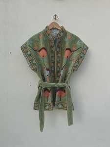 Chaleco de terciopelo verde Suzani con cinturón para mujer, estilo bohemio, floral, sin mangas, para festivales, étnico, bohemio, sin mangas, para superponer. - Product Image 4