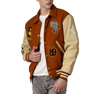 Chaqueta Varsity Unisex con Estampado Gráfico, Cuerpo de Lana, Mangas de Cuero, Cuello Redondo, Tema Safari, Bordado 'Wildest Dreams', Parches Frontales - Product Image 3