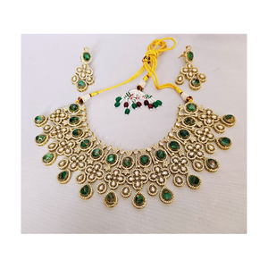 Conjunto de collar de piedras multifuncional ligero chapado en oro Kundan tradicional indio de OM Fashion Studio para mujeres de Gujarat - Product Image 1