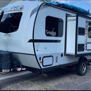 Producto de tendencia 2025 Clean Caravan Camper Trailer disponible en línea Europa en Venta usado. Remolque de caravana personalizado - Product Image 1