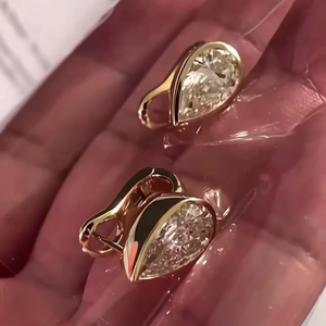 Pendientes de Diamantes en Forma de Pera Cultivados en Laboratorio con Certificación IGI, 3.00 Quilates en Total, Color D-E-F, Claridad VVS-VS, Estilo Inglés - Product Image 3