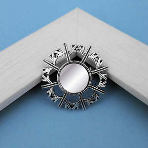 Tip Top Fashions Anillo de dedo ajustable Diseño de espejo chapado oxidado Modelo 1505523 - Product Image 1