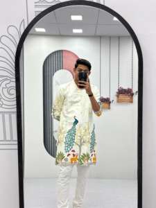 Kurta de haute qualité et au design haut de gamme pour les garçons d'honneur, vêtements ethniques assortis pour les fonctions de mariage disponibles en grande quantité - Product Image 4