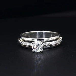 Anillo de compromiso de diamantes cultivados en laboratorio de oro blanco de 14 quilates Solitario de 0,50 quilates Ajuste de 4 puntas 0,40 Ct Pave Accent Diamantes Aniversarios - Product Image 1