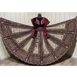 Conjunto de Lehenga Choli Largo hasta el Suelo, Moderno y Exquisito, en Tela de Red Beige con Bordado Intrincado de Motivos de Pavo Real para Fiestas de Invierno, Venta al Por Mayor - Product Image 2