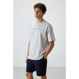 เสื้อยืดคอตตอนสีหินทรงโอเวอร์ไซส์สำหรับผู้ชาย Air Jones พื้นผิวหนา มีลวดลายพิมพ์ สไตล์ลำลองแนวสตรีทแวร์ - Product Image 4