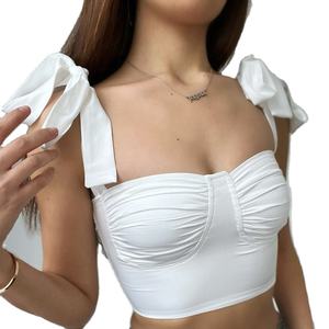 Nouveautés d'été pour femmes : Crop top rouge plissé respirant 100% polyester, style vintage avec nœud en dentelle, col licou, coupe ajustée, court et mignon - Product Image 6