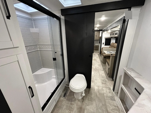 Camping-car PALOMINO PUMA 337BH 2025 d'occasion en excellent état, grande capacité, à vendre - Product Image 4