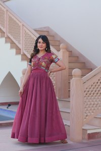 PREMIUM DESIGNER READYMADE KOTI-GOWN COLLECTIONS Col rond fantaisie comme indiqué dans l'image TISSU CRUCHES ARGENT - Product Image 5