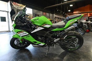ONSport Kawasakis NINJA ZX-4RR ABS KRT Edition ABS prêt à être exporté dans le monde entier - Product Image 2
