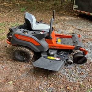 Tondeuse Husqvarna Z254 Zero-Turn de qualité supérieure, durable et facile à utiliser, livraison rapide garantie - Product Image 3