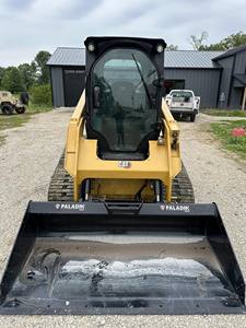 Chargeuse compacte Caterpillar 257D en bon état, importée d'Allemagne avec moteur central et composants de roulement, chargeuse compacte - Product Image 2