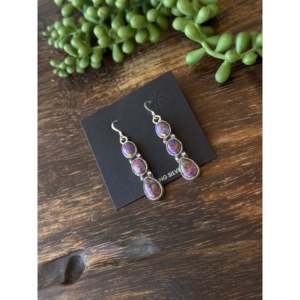 Pendientes Colgantes Hechos a Mano en Navajo con Turquesa Morada de Mohave y Plata de Ley, Forma de Gota de Agua - Product Image 4