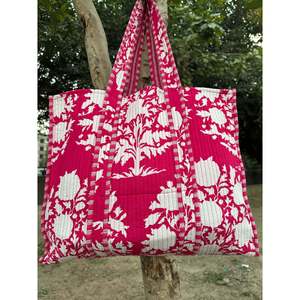 Bolsa de Mano Reversible Extra Grande Acolchada de Algodón, Color Rojo Vibrante y Blanco, Bolsa de Hombro para Fin de Semana, PVC Ecológico y Resistente para Compras - Product Image 1