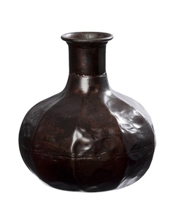 Florero de metal con forma cónica y diseño pulido para bodas y eventos - Product Image 2