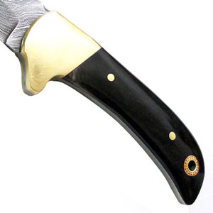 Cuchillo de caza hecho a mano de hoja fija multifuncional de acero de Damasco con mango de madera OEM personalizable - Product Image 4