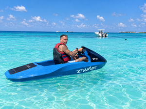 Jet ski électrique EWAVE V1, embarcation personnelle avec 2 places - Product Image 4