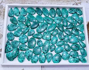 Cabochon de malachite naturelle, pierre précieuse de quartz en forme de mélange lisse sans pierre de l'usine, fournisseur de pierres précieuses d'approvisionnement en gros direct - Product Image 2