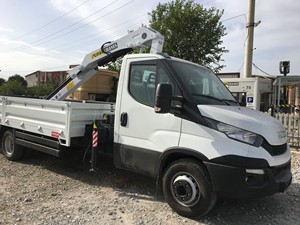 Grue montée sur camion à flèche hydraulique à haute efficacité de 3 tonnes pour les travaux de Construction lourde Noyau de pompe à capacité de charge élevée - Product Image 4