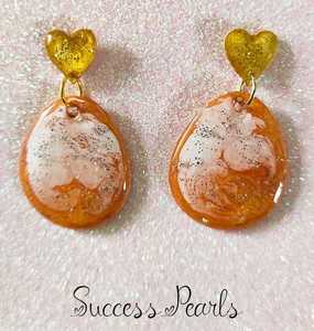 Boucles d'oreilles en résine de style ange de la meilleure qualité avec couleur et forme personnalisées Bijoux à la mode à usage quotidien - Product Image 4