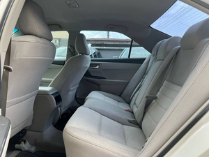 Berline intermédiaire 2024 d'occasion propre, 4 portes, essence, avec équipements de confort - Product Image 4