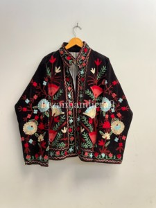 Veste Suzani surdimensionnée pour femmes, veste en velours brodée à la main avec deux poches latérales, doublure en coton - Product Image 5