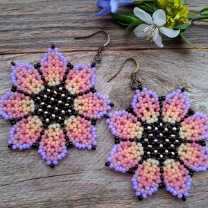 Pendientes de cuentas bohemias con flecos en cascada Andy de diseño turquesa, regalo de joyería único - Product Image 1