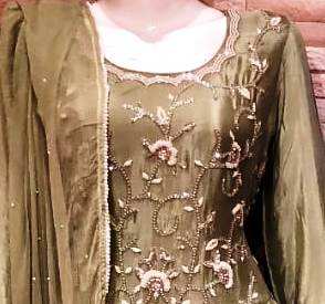 ชุดสูทแฟชั่นอินเดียปักด้วยมือจากนักออกแบบสมัยใหม่สำหรับงานปาร์ตี้สไตล์ดั้งเดิม - Product Image 2