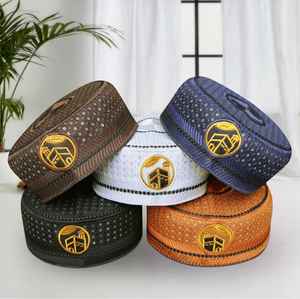 Vente en gros de chapeaux Kufi, design brodé de style traditionnel islamique pour la prière musulmane, casquettes de qualité supérieure. - Product Image 4