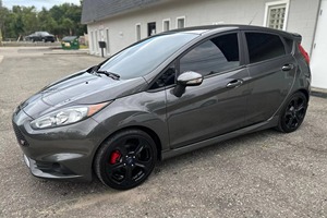 2024 Fiesta STT ขับเคลื่อนสี่ล้อเครื่องยนต์เบนซินเทอร์โบชาร์จเจอร์ไฟภายในรถ R16ล้อพาโนรามาพวงมาลัยซ้าย - Product Image 6
