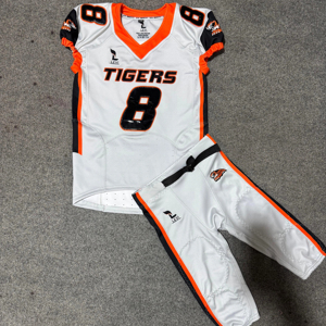 Vente en gros de maillots de football américain de haute qualité, uniformes à manches courtes, ensembles de football universitaire, service OEM élégant et confortable - Product Image 1