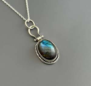 Collar con Colgante de Ópalo Etíope Vintage para Compromiso, Boda o Fiesta, Hecho a Mano, Bisel Ovalado de 20 mm, Plata de Ley con Rodio, Certificado IGI - Product Image 1