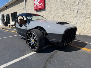 ข้อเสนอสุดพิเศษ 2024 รถมอเตอร์ไซค์สามล้อ VanderhaIl Carmel Trike รุ่น Roadster เปิดประทุน สีเทา-ดำ ตกแต่งแบบสปอร์ต - Product Image 4