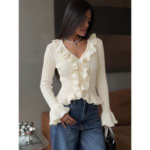 Cárdigan de mujer con cuello en V, estampado de crochet, ribete de volantes y mangas acampanadas - Product Image 3