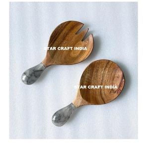 CUILLÈRE À MANCHE EN RÉSINE EN BOIS AVEC DESIGN RÉSIGNÉ CUILLÈRES À SERVIR EN BOIS DE MANGUE DE HAUTE QUALITÉ pour CUISINE et DÉCO DE TABLE - Product Image 1