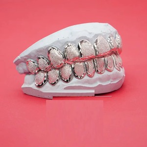 Grilles de dents en diamant de luxe cultivées en laboratoire Pierre Moissanite de qualité supérieure Design exclusif pour hommes femmes Prix d'usine direct - Product Image 3